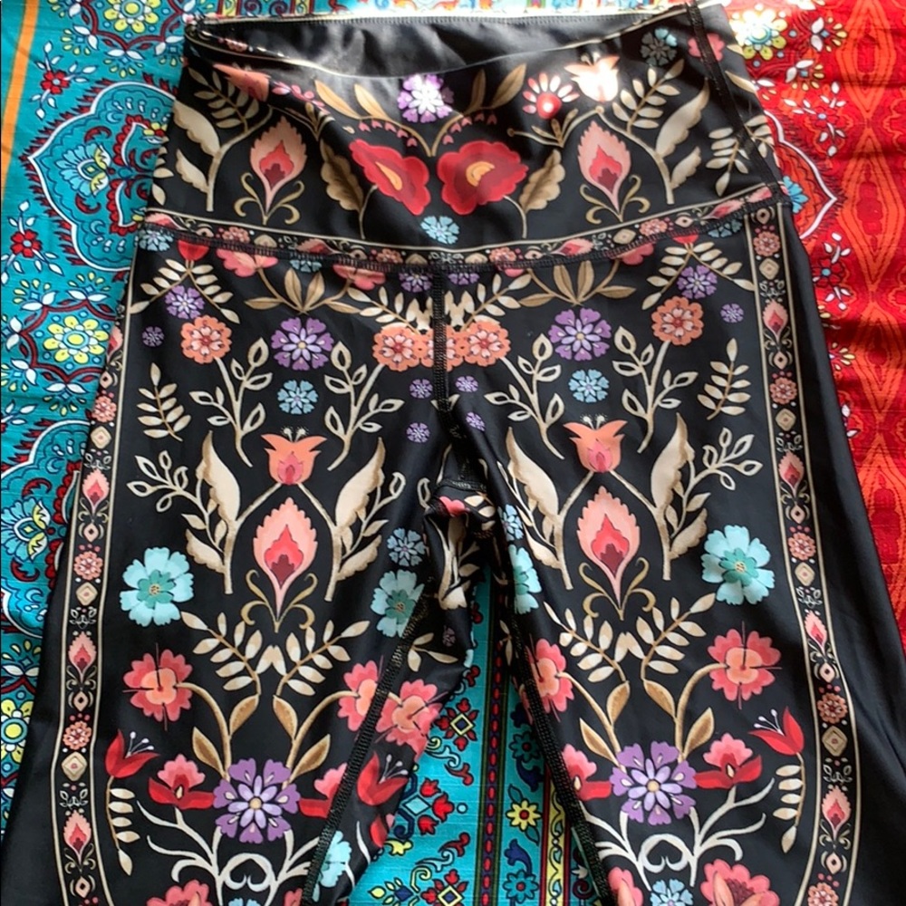 Yoga Democraxy RUSTIC YOGA leggings a MUST HAVE!